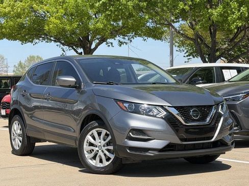 Used 2021 Nissan Rogue Sport S image 2