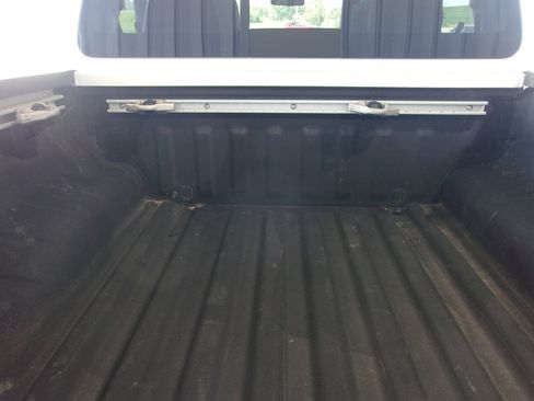 Used 2024 Nissan Frontier SV w/ SV Convenience Package image 28