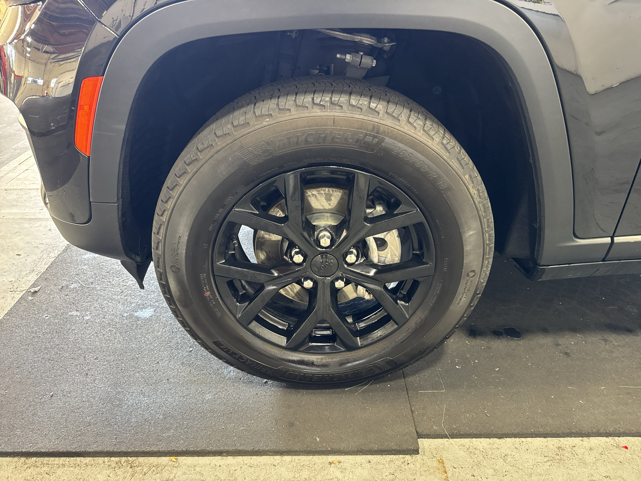 Used 2024 Jeep Grand Cherokee Altitude AWD/4WD image 20