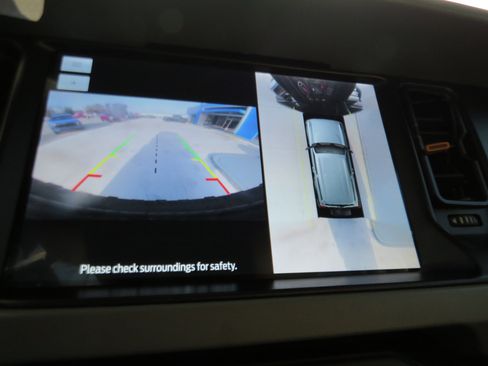 Used 2023 Ford Bronco Badlands image 28