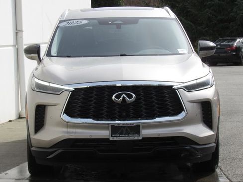 Used 2025 INFINITI QX60 Luxe AWD/4WD image 3