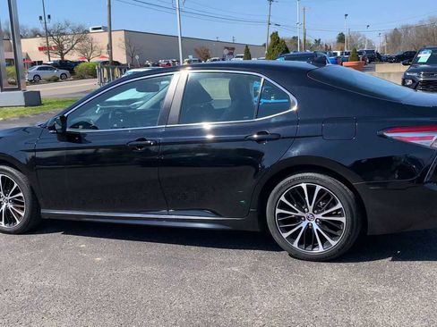 Used 2019 Toyota Camry SE w/ Convenience Package image 6