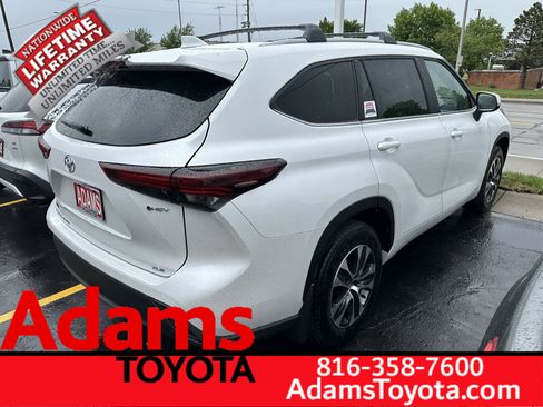 New 2026 Toyota Highlander XLE AWD/4WD image 2