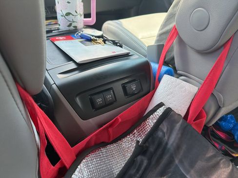 Used 2019 Toyota Sienna XLE w/ XLE Navigation Package FWD image 16