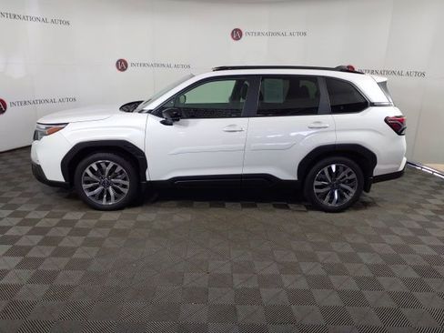Used 2025 Subaru Forester Touring AWD/4WD image 8
