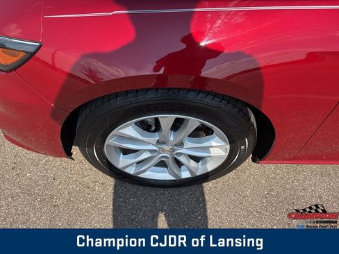 Used 2016 Chevrolet Malibu LT w/ Driver Confidence Package image 2