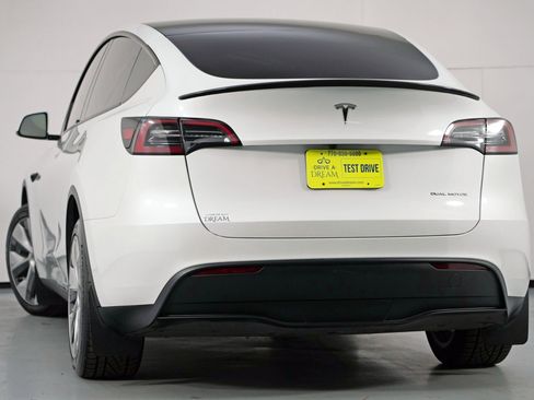 Used 2024 Tesla Model Y Long Range image 6
