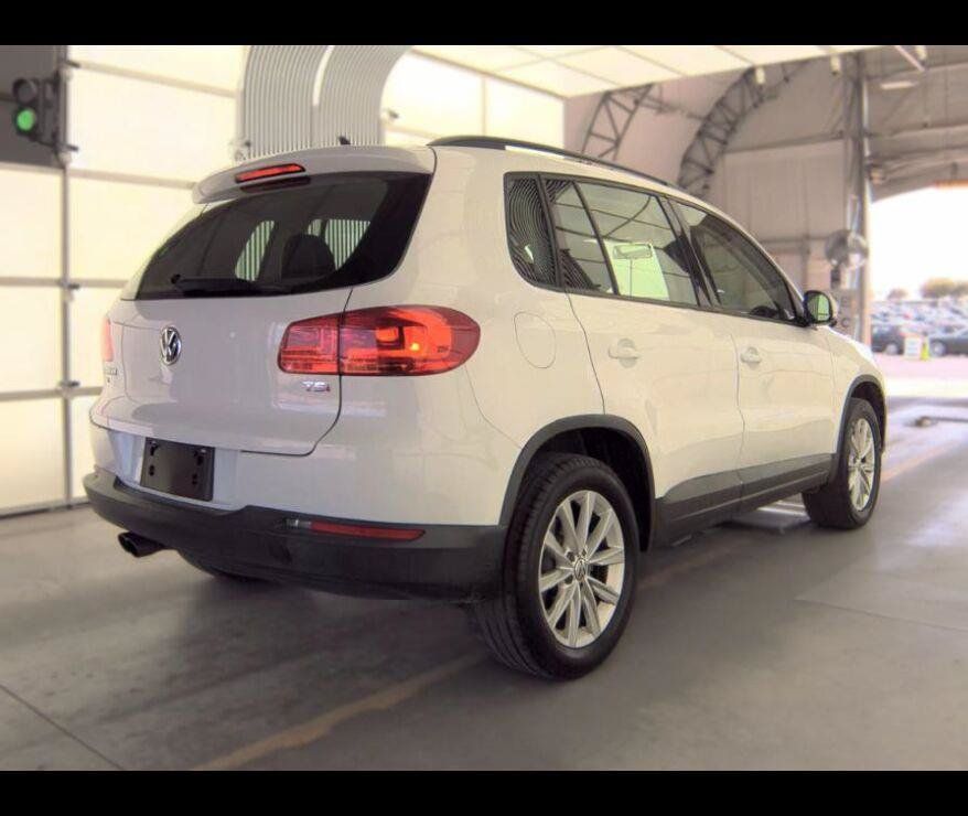 Used 2017 Volkswagen Tiguan Limited w/ Premium Package FWD image 9