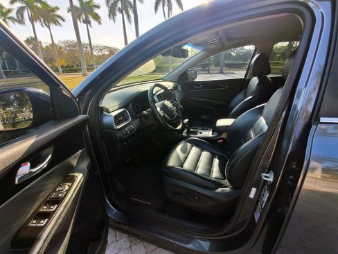 Used 2019 Kia Sorento EX image 4