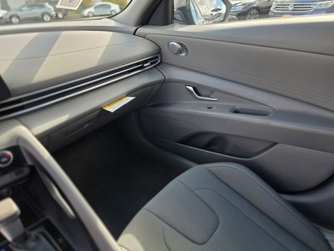 Used 2023 Hyundai Elantra SEL image 31