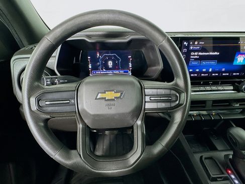 Used 2023 Chevrolet Colorado W/T image 11