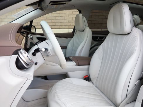 Used 2023 Mercedes-Benz EQS 580 4MATIC SUV image 15