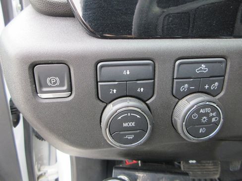 Used 2024 Chevrolet Silverado 3500 LT w/ Convenience Package image 25