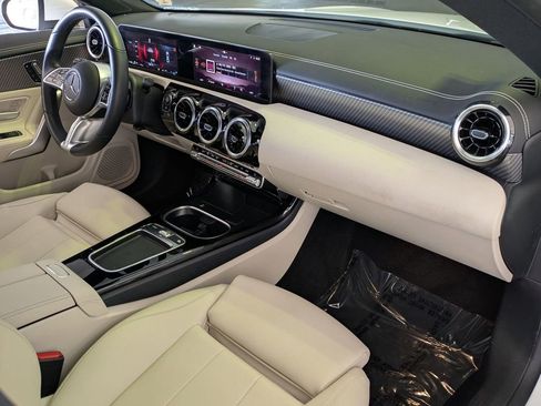 Used 2025 Mercedes-Benz CLA 250 image 29