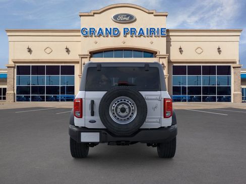 New 2025 Ford Bronco Base image 5