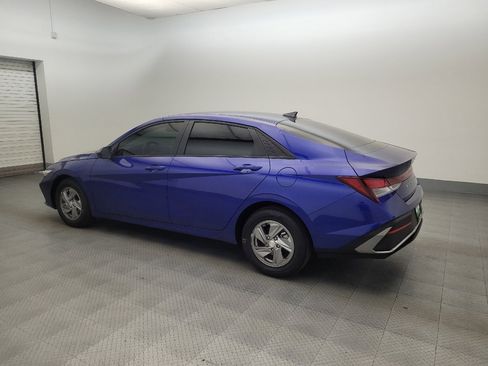 Used 2025 Hyundai Elantra SE FWD image 3