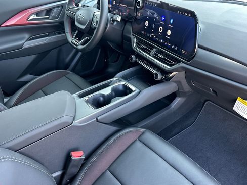 New 2025 Chevrolet Equinox EV RS image 16