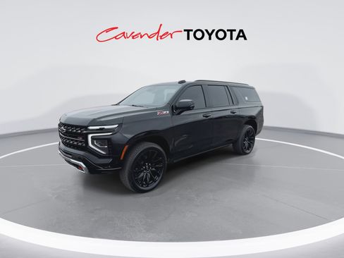 Used 2025 Chevrolet Suburban Z71 w/ Comfort Package image 4