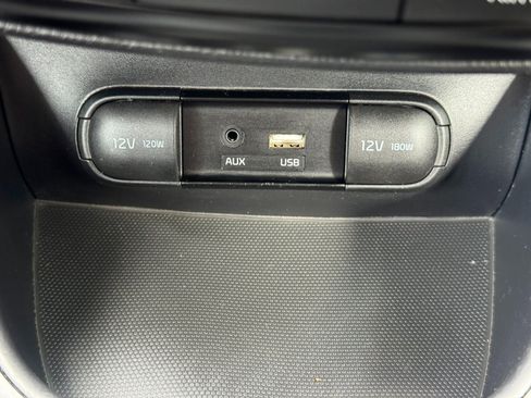 Used 2016 Kia Soul + FWD image 25