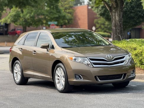 Used 2014 Toyota Venza XLE FWD image 3