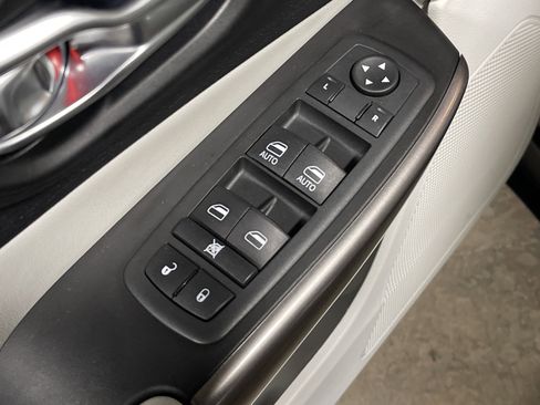 Used 2020 Jeep Cherokee Latitude Lux w/ Comfort/Convenience Group image 10