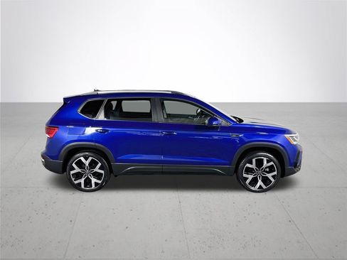 Certified 2022 Volkswagen Taos SEL AWD/4WD image 6