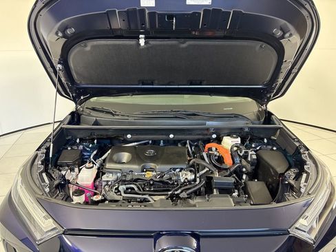 Used 2025 Toyota RAV4 XLE image 12