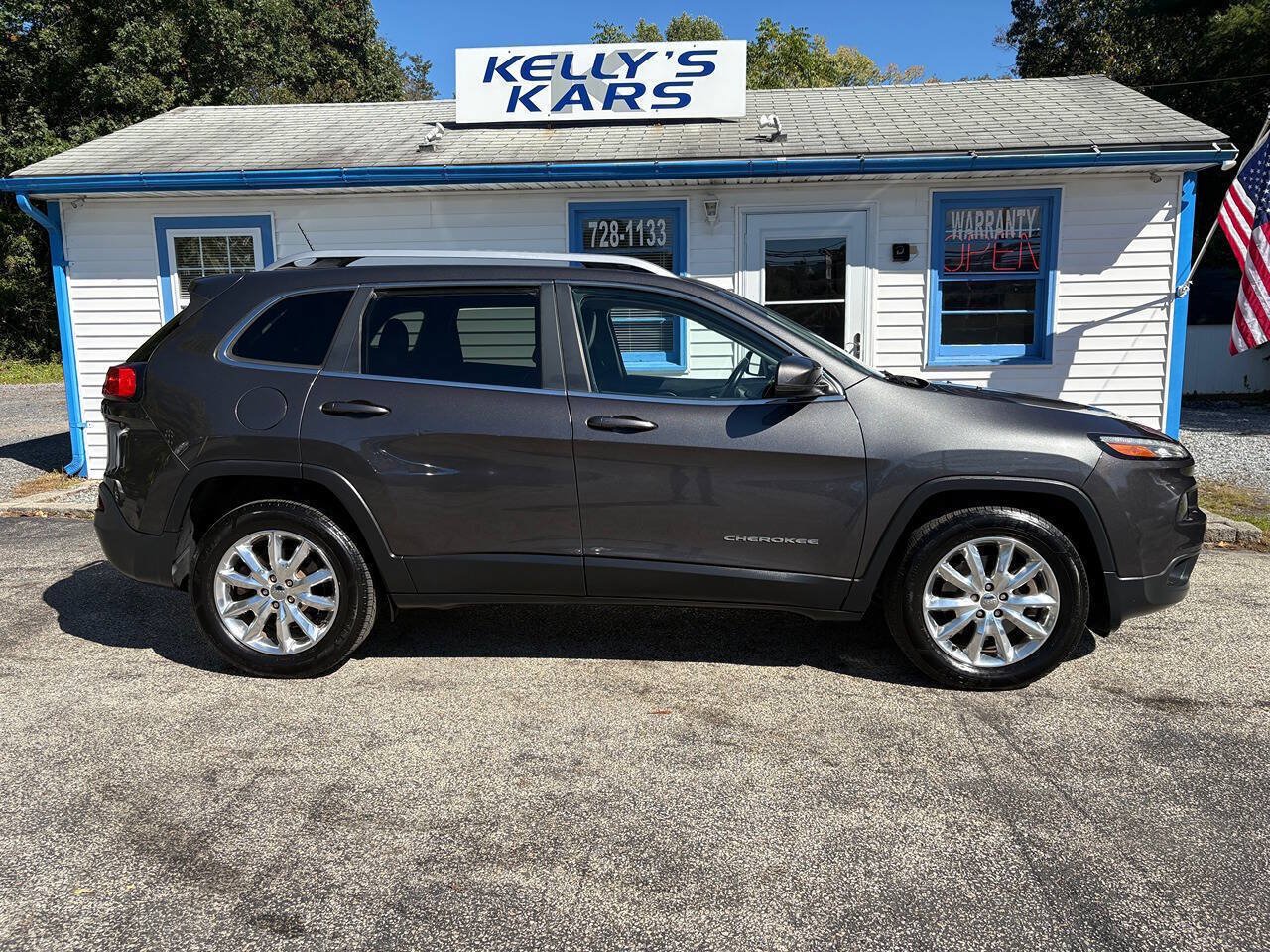 Used 2015 Jeep Cherokee Limited AWD/4WD image 2