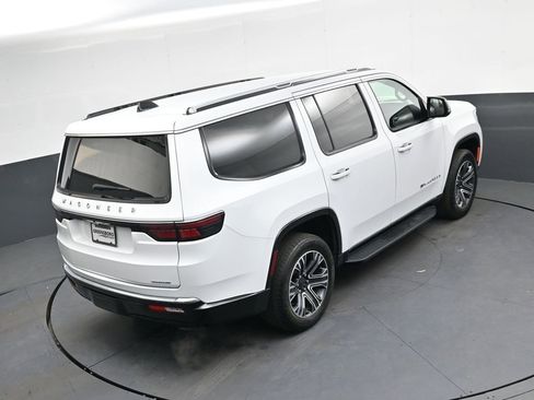 Used 2024 Jeep Wagoneer Series II image 32