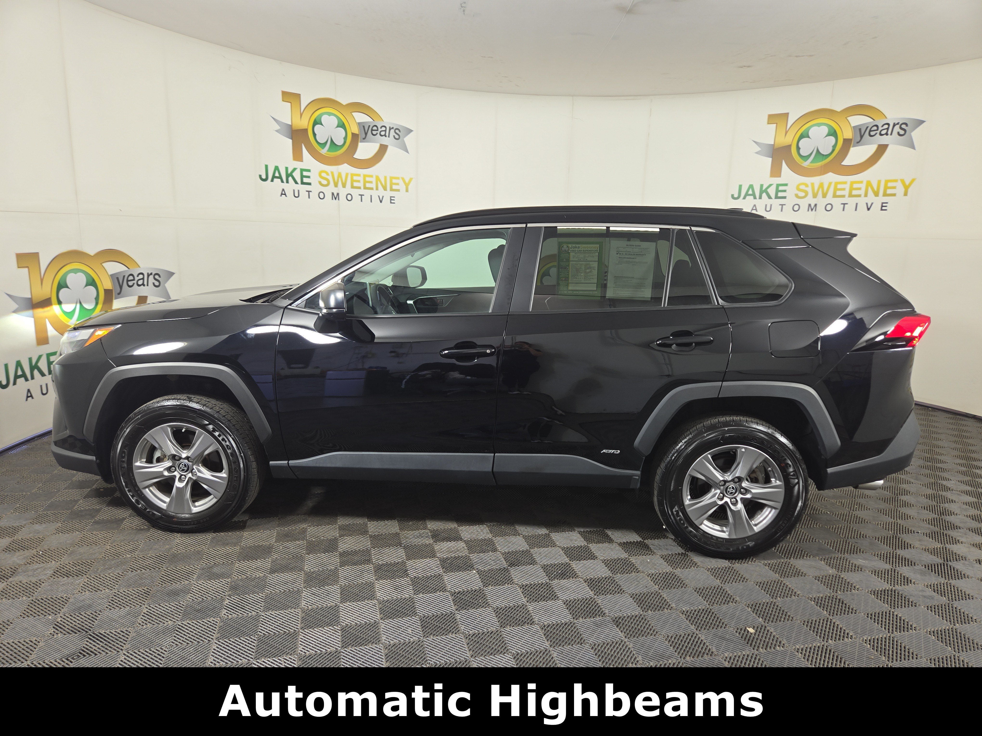 Used 2024 Toyota RAV4 LE AWD/4WD image 4