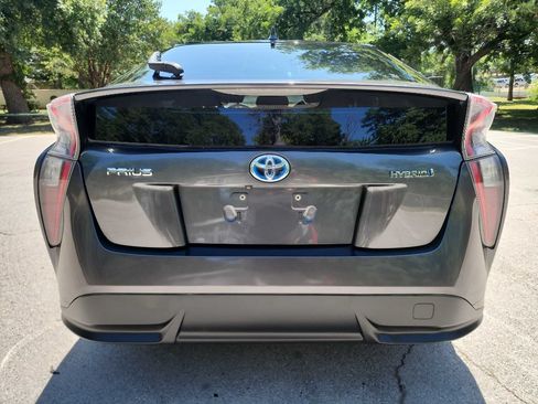 Used 2016 Toyota Prius Four Touring FWD image 6