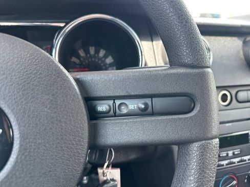 Used 2007 Ford Mustang Convertible RWD image 37