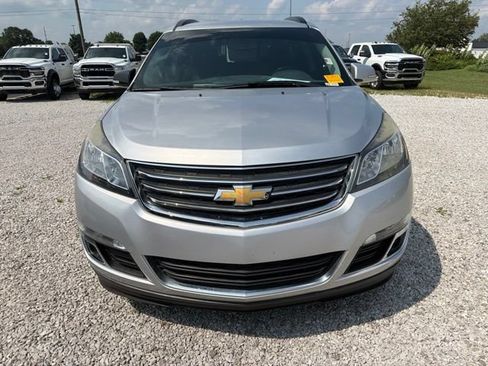 Used 2017 Chevrolet Traverse LT w/ Style and Technology Package FWD image 9