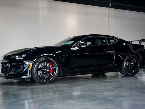 Used 2018 Chevrolet Camaro ZL1 image 92