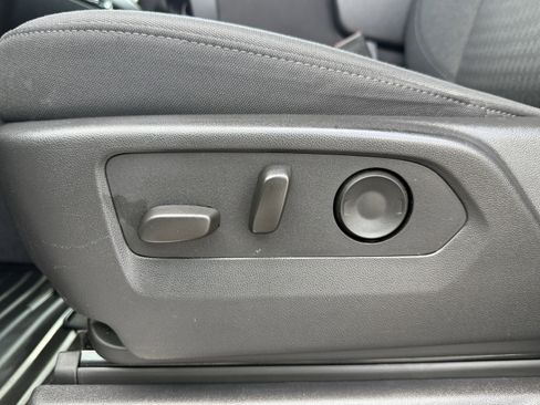 Used 2025 Chevrolet Silverado 1500 LT image 17