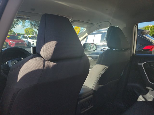 Used 2025 Toyota RAV4 XLE AWD/4WD image 15