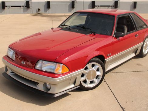 Used 1989 Ford Mustang GT RWD image 2