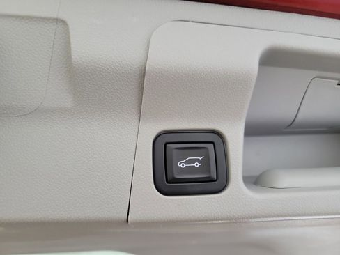 Certified 2023 GMC Acadia SLE w/ Driver Convenience Package FWD image 12