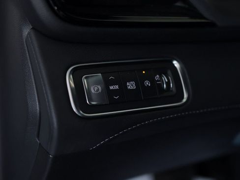 Used 2025 Buick Enclave Preferred image 10