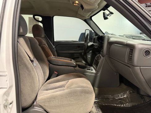 Used 2007 Chevrolet Silverado 2500 LT w/ Heavy-Duty Power Package image 18