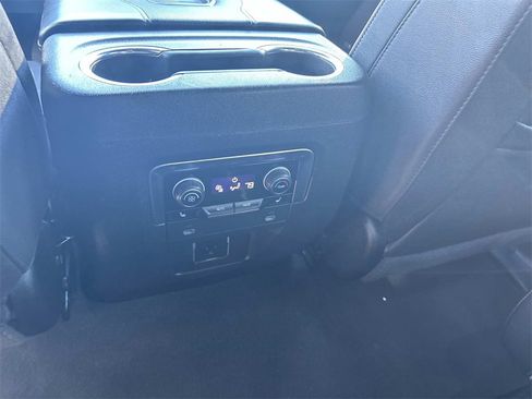 Used 2023 Chevrolet Suburban Premier image 15