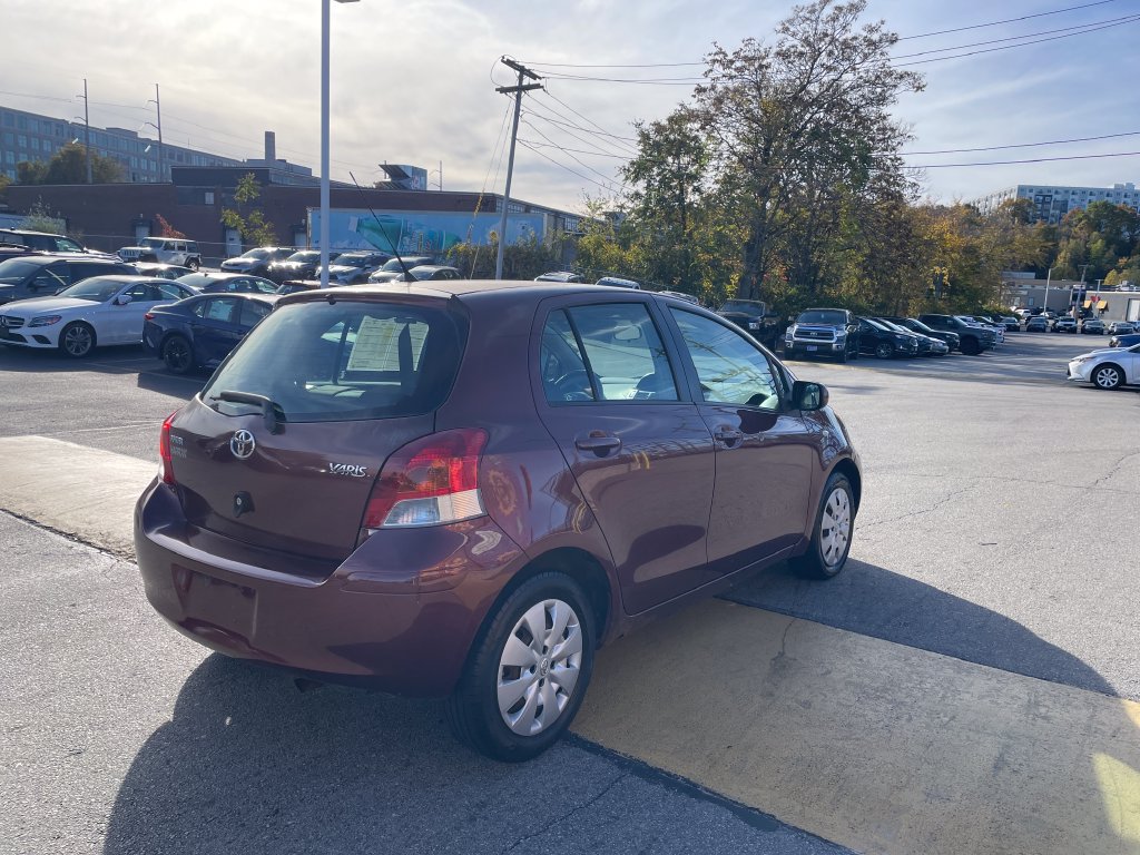 Used 2010 Toyota Yaris 4-Door Hatchback FWD image 4