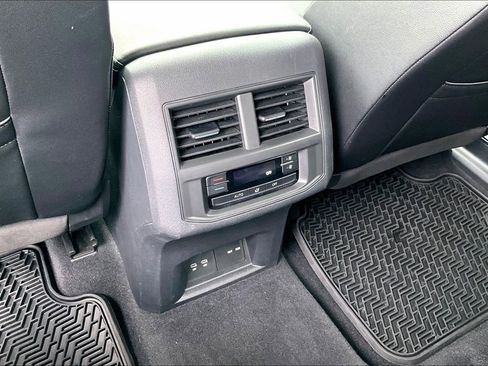 Used 2022 Volkswagen Atlas SE image 35