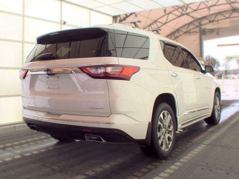 Used 2020 Chevrolet Traverse Premier w/ LPO, 'HIT The Road' Package FWD image 3