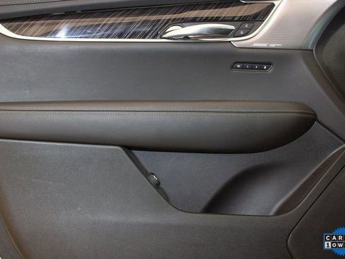 Used 2025 Cadillac XT6 Premium Luxury image 25