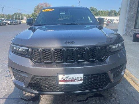 New 2025 Jeep Grand Cherokee Altitude image 18