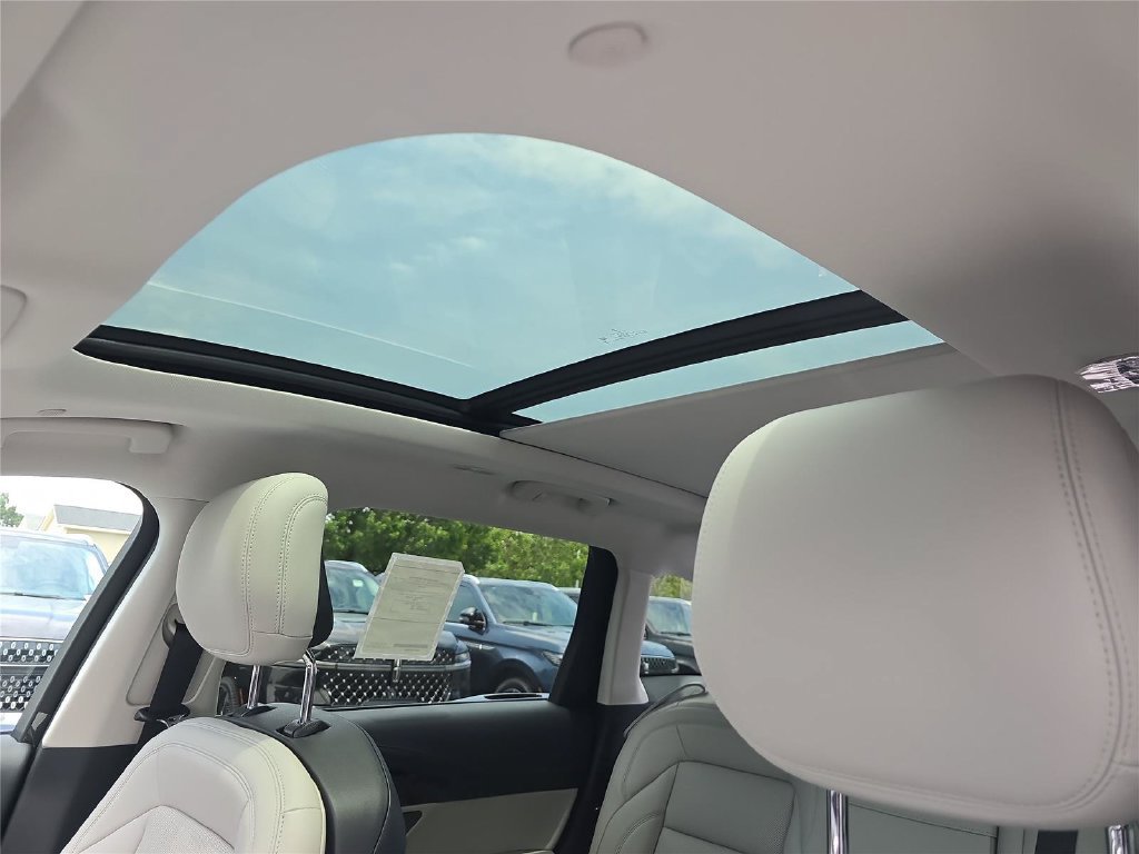 New 2026 Lincoln Nautilus Premier w/ Equipment Group 102A AWD/4WD image 24