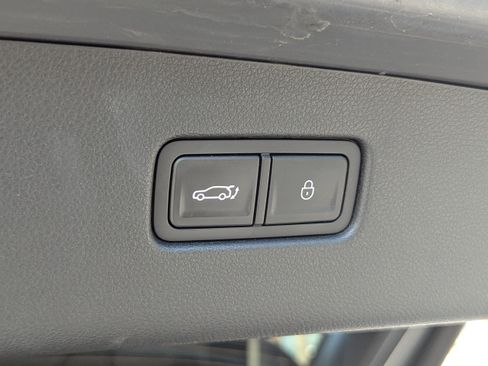 Used 2022 Genesis GV70 2.5T w/ Select Package image 12