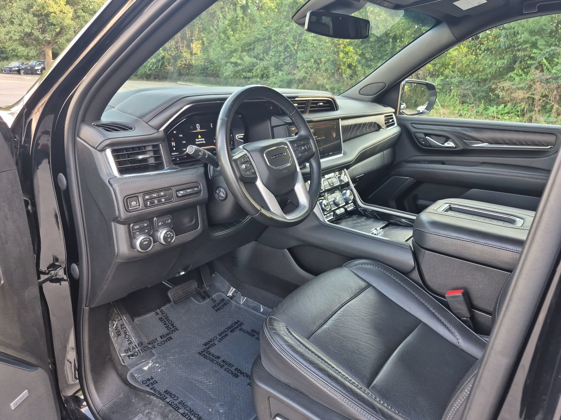 Used 2023 GMC Yukon XL Denali AWD/4WD image 11