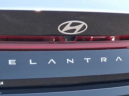 Used 2025 Hyundai Elantra Limited FWD image 29